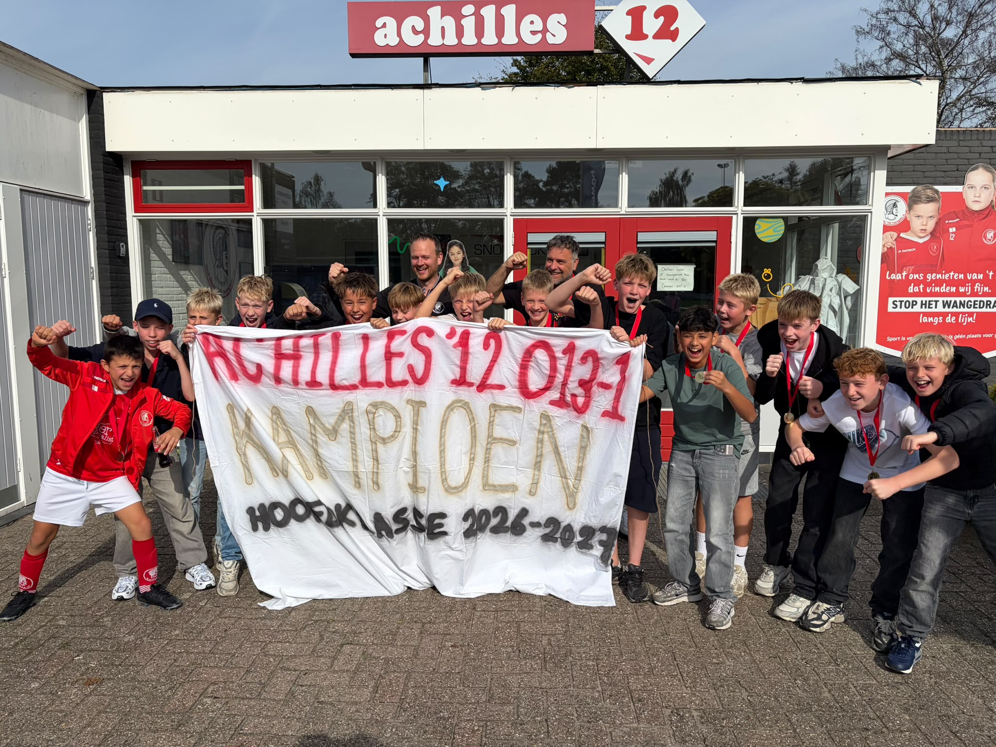 Titel toch nog naar O13-1 na emotionele achtbaan op zinderende slotdag