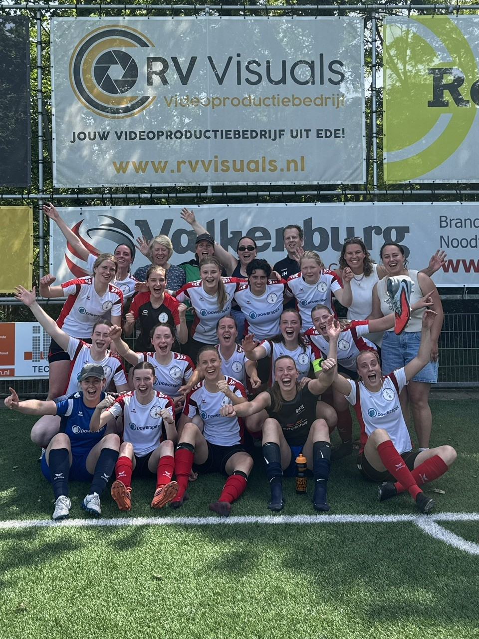 Achilles/ATC VR1 promoveert naar de 2e klasse na zenuwslopende beslissingswedstrijd